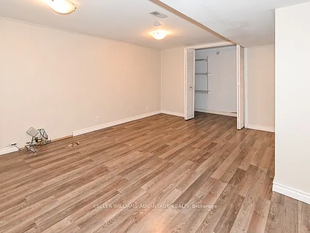 936 Somerville St — Photo 16