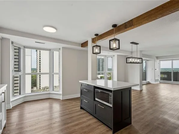 67 Caroline St S #1304, Hamilton, ON L8P 3K6