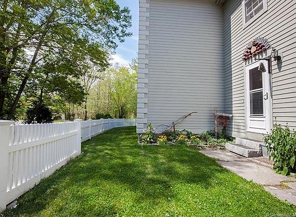 Side entrance, straight int...