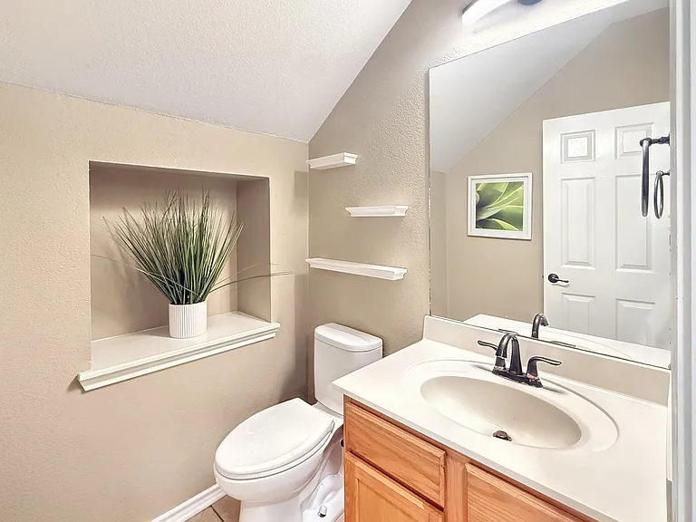 1227 Cresswell Cv — Photo 4