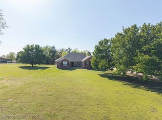 2007 Westhills Dr, Lavaca, AR 72941