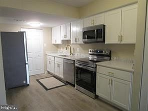 4th image of 7291 Coachlight Ct