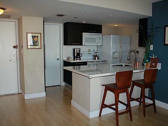 4th image of 1717 N Bayshore Dr APT 1636