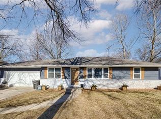 202 W 7th Ter, Adrian, MO 64720