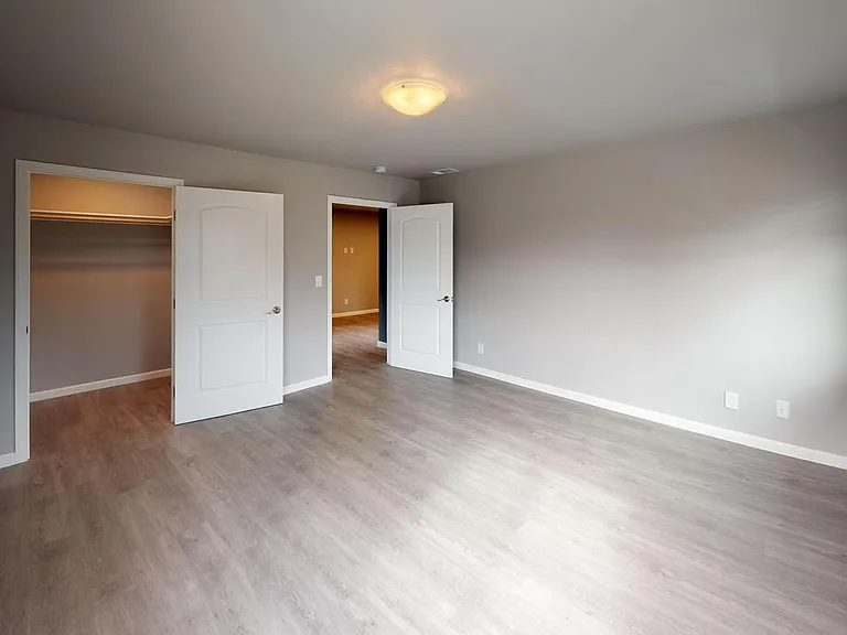 2410 Illinois St — Photo 14