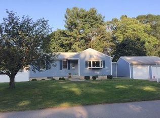 17 Lindor Rd, North Reading, MA 01864
