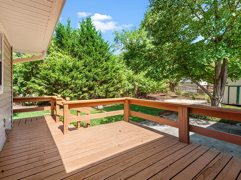 1111 Cherokee Dr — Photo 12