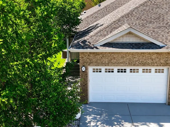 1407 Glastonbury Blvd NW #20, Edmonton, AB T5T 3W3