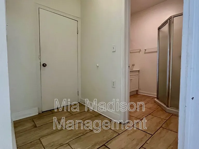 211 W 59th St #A — Photo 17