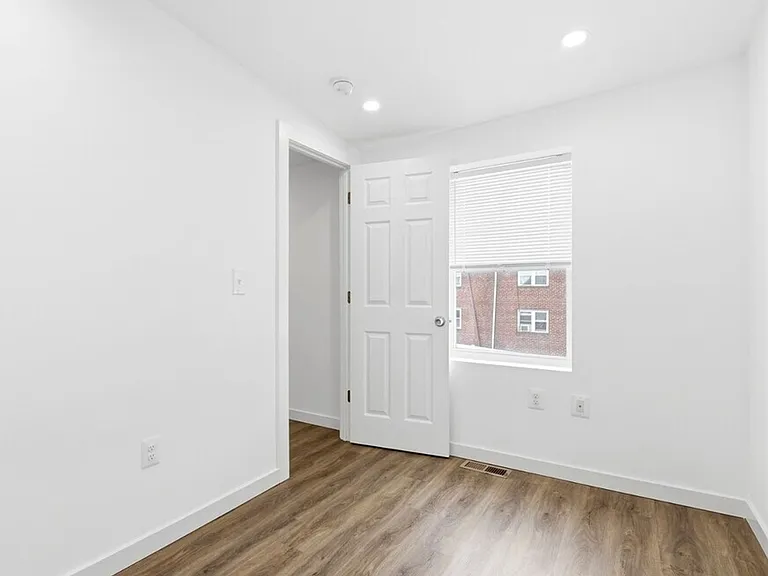 2148 N Franklin St — Photo 6
