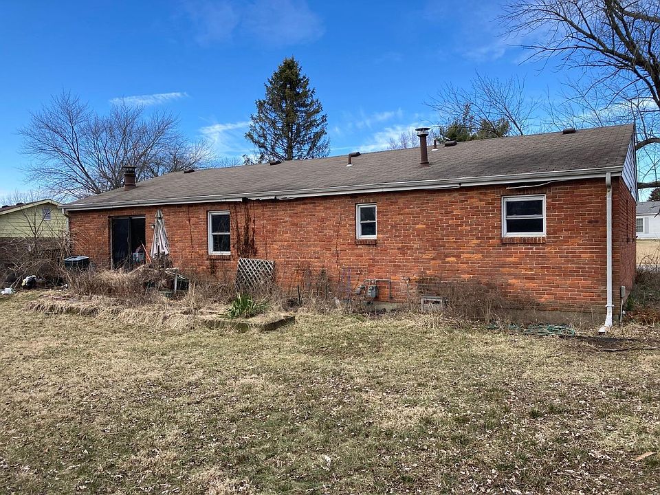 2nd image of 27 Rosemarie Dr
