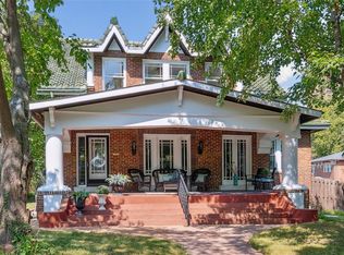 7701 Country Club Ct, Saint Louis, MO 63105