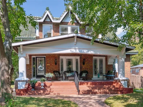 7701 Country Club Ct, Saint Louis, MO 63105