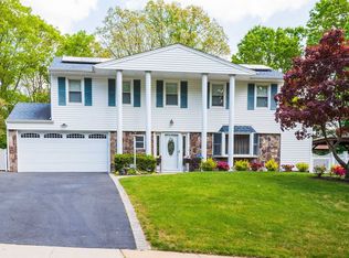 87 Wesleyan Rd, Smithtown, NY 11787
