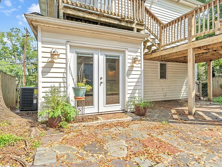2410 Broadway Ave #B — Photo 35