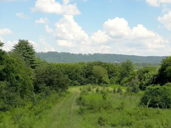 6880 Snow Hill Rd, Ooltewah, TN 37363