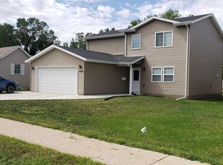 1206 6th St SW, Minot, ND 58701