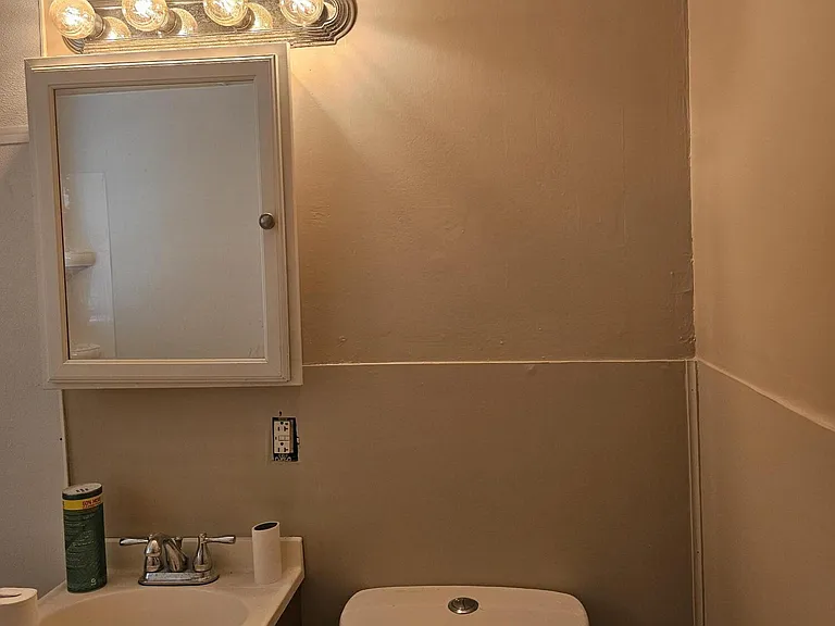 641 Yates St NE — Photo 3