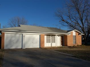 1127 Cozby St E, Benbrook, TX 76126