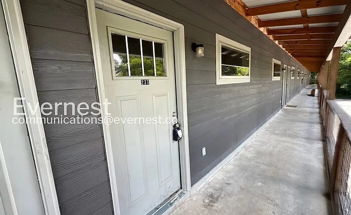 1 bed, 1.0 bath, 700 sqft, $995 — Photo 2