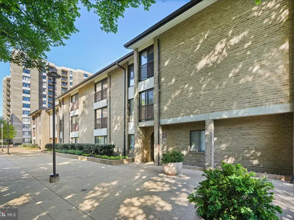 108 Monroe St APT 301, Rockville, MD 20850
