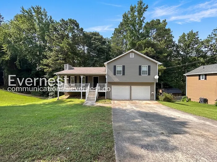 229 Hampton Dr — Photo 2