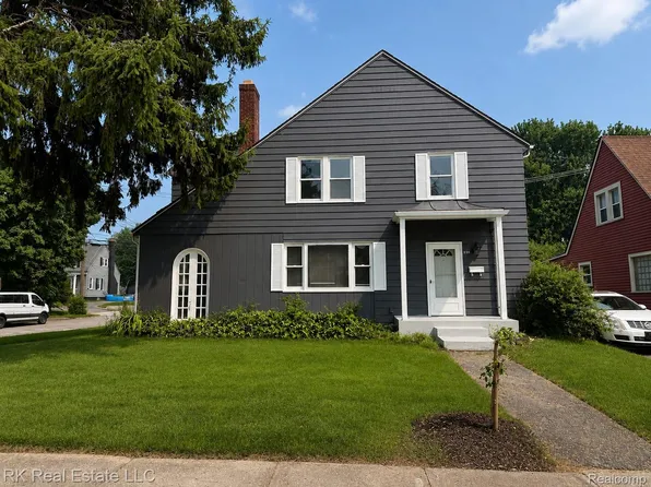 890 Spence St, Pontiac, MI 48340