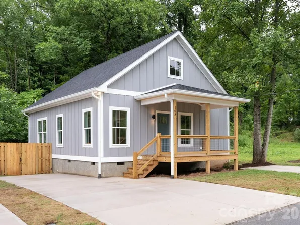 108 Orchard St, Old Fort, NC 28762