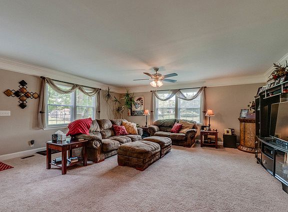 4th image of 105 Hickory Hills Dr