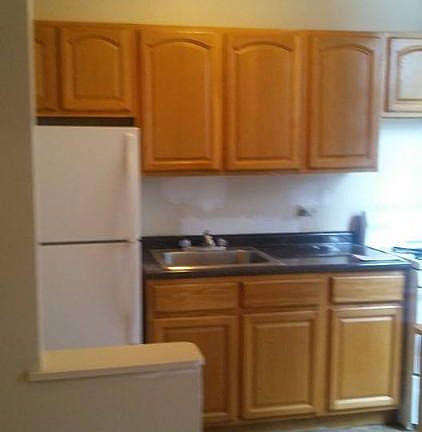 3rd image of 1185 Morris Ave APT 5A