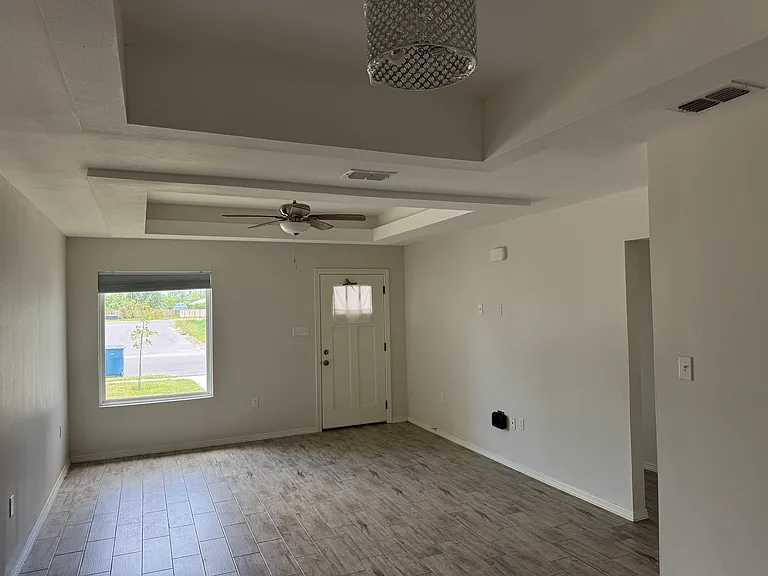 1605 Los Alamos St #A — Photo 4