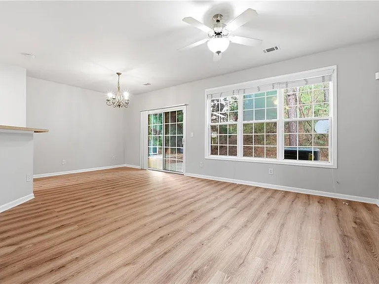 1006 Ivydale Cir — Photo 3