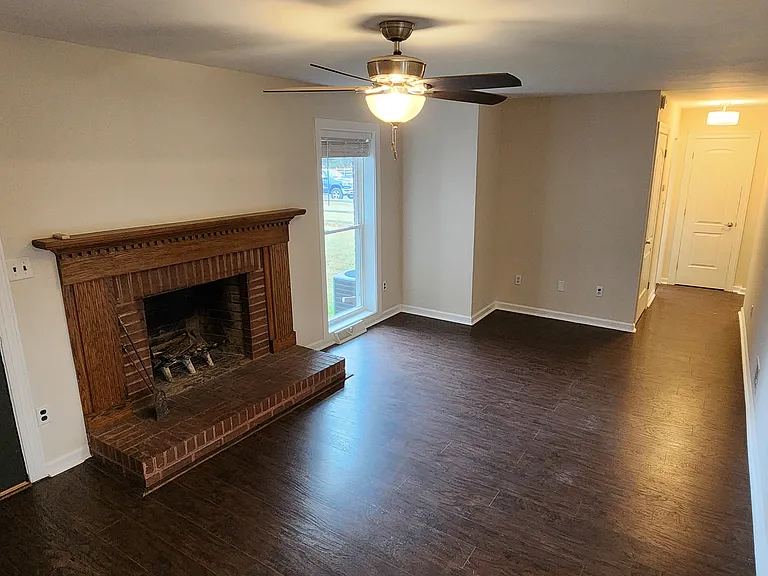 408 Commodore Dr #A — Photo 8