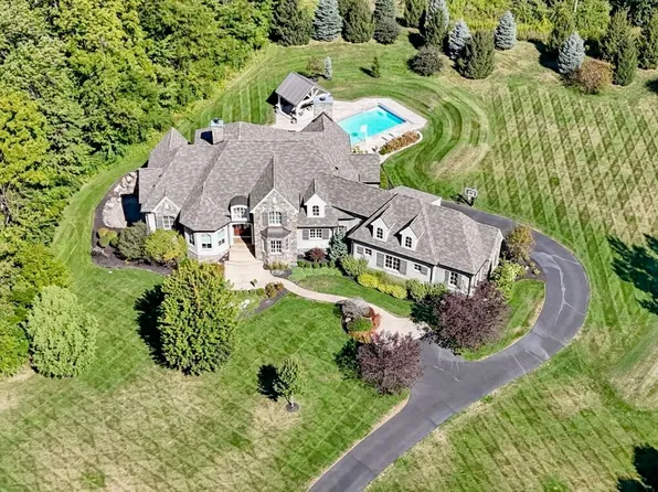 4076 Wild Wood Ct, Zionsville, IN 46077