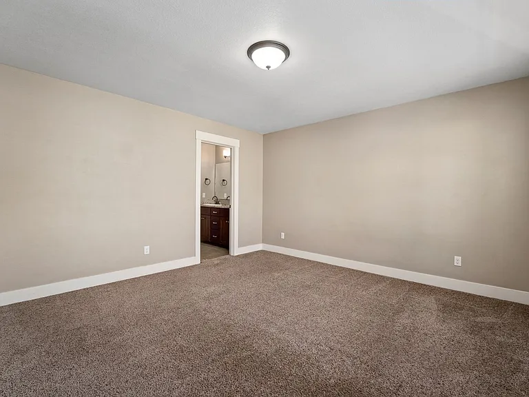 1064 SE Leonel Ln — Photo 24