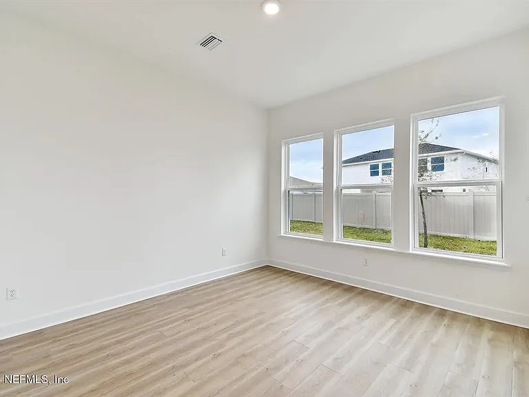 90 Victory Court St — Photo 6
