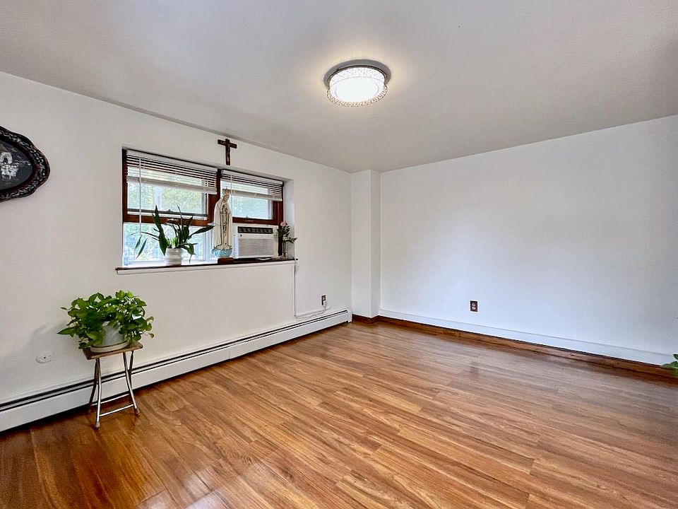 1st image of 196 6th St Floor 1
