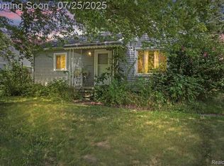 29622 W Huron River Dr, Flat Rock, MI 48134