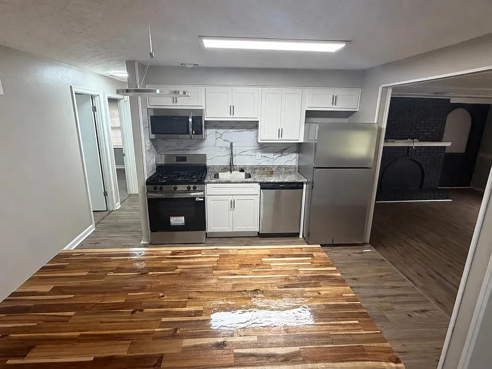 1430 Golden Dr