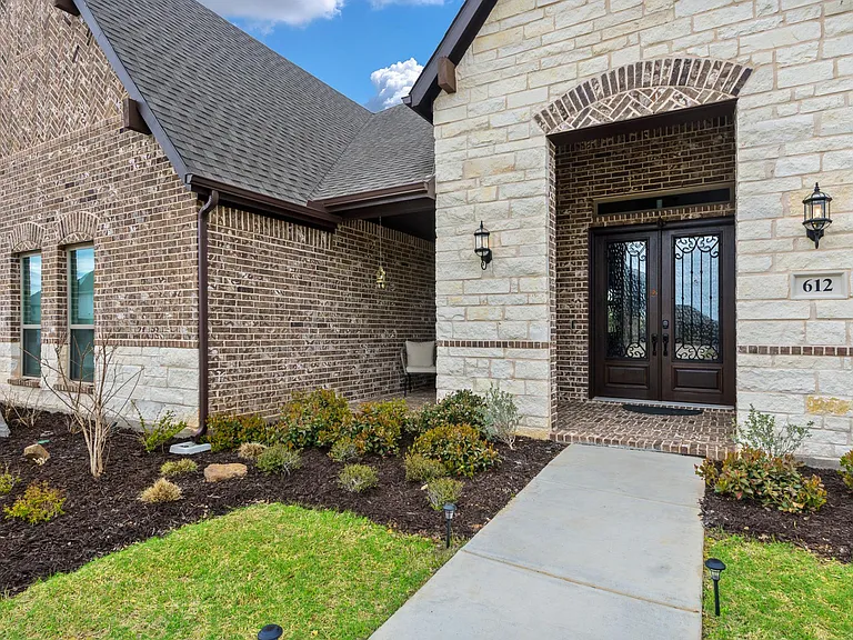 612 Ambergate Dr — Photo 7