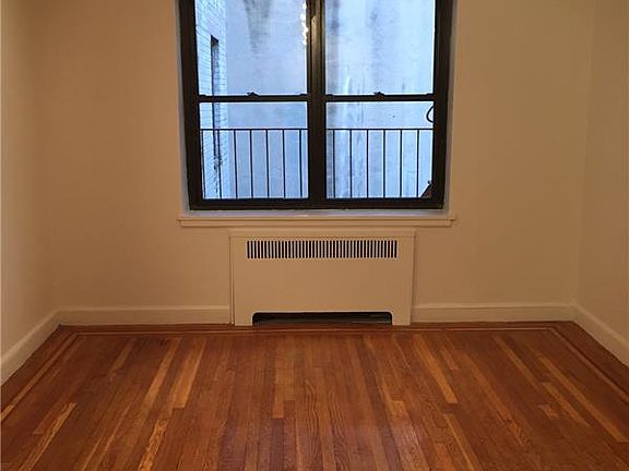 3rd image of 8 E 48th St APT 5D