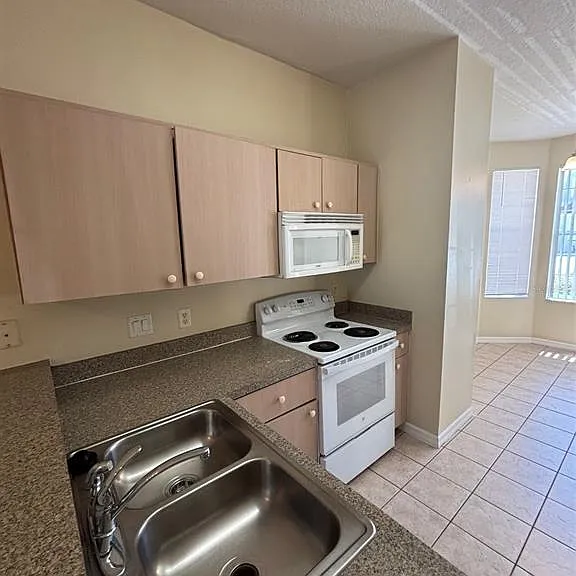 1237 S Beach Cir — Photo 4