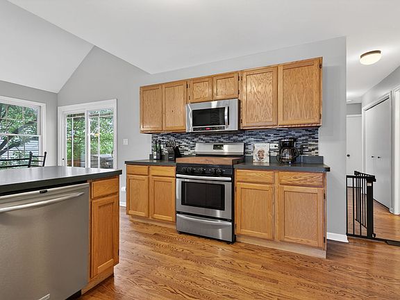 4th image of 882 Wilshire Ln