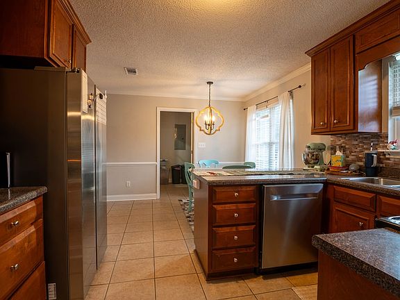 3rd image of 119 Northbrook Ct