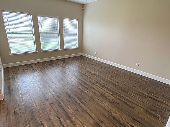 5th image of 40 Hannah Cole Dr