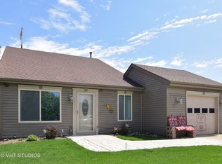 103 Heather Ln, Streamwood, IL 60107