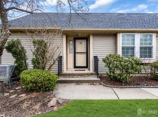 10 Yorkshire Dr #B, Monroe Township, NJ 08831