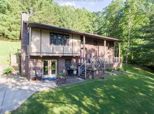 1418 Farmers Dr, Sandyville, WV 25275