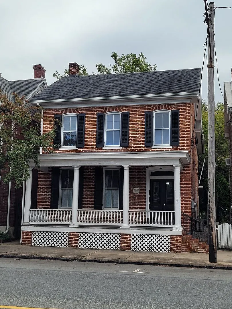 232 E King St — Photo 1