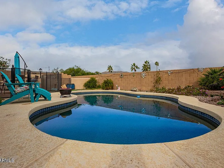 1320 E Cottonwood Ln — Photo 1